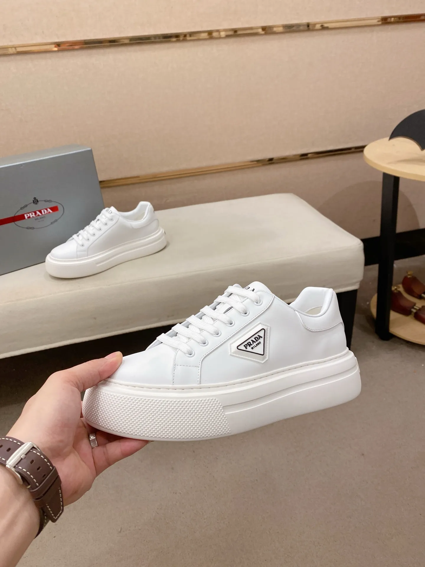 Men's shoes 💰 580💰 ✔️✔️✔️High version High-quality new PRADA (Prada) counters are launched simultaneously, new men's shoes, 😘fabrics are selected from first-layer cowhide fabrics. Lining: Imported cowhide leather lining. 👍🏿High-end☄️Open-molded non-slip rubber outsole, exquisite lines, simple and elegant, comfortable and high-end for leisure travel. Code number: 38 to 45